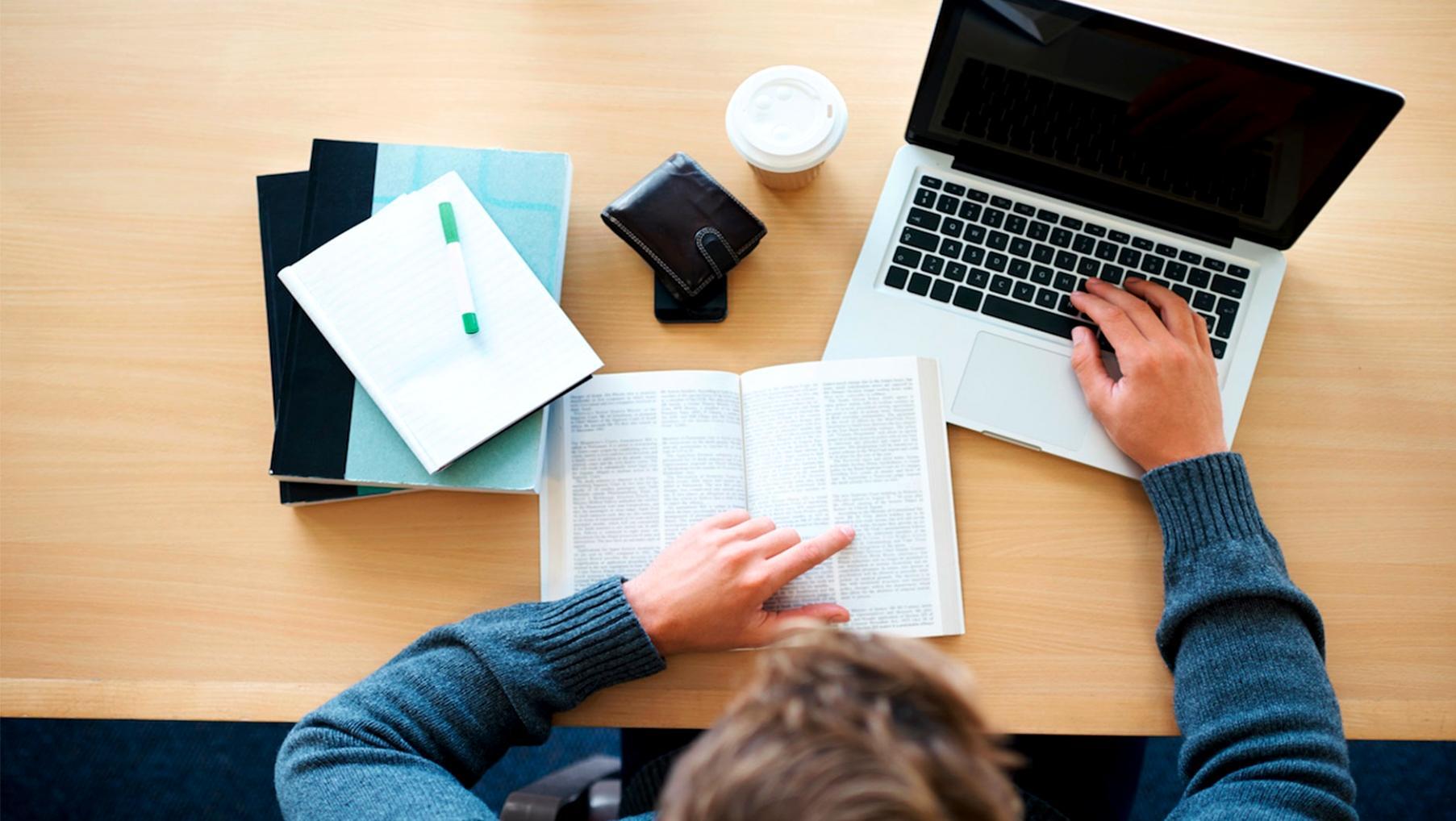 Partecipanti al seminario che collaborano